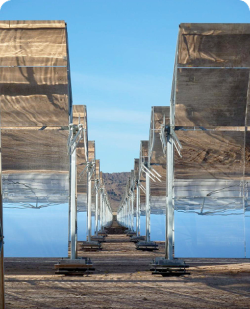 Espejos en una planta solar
